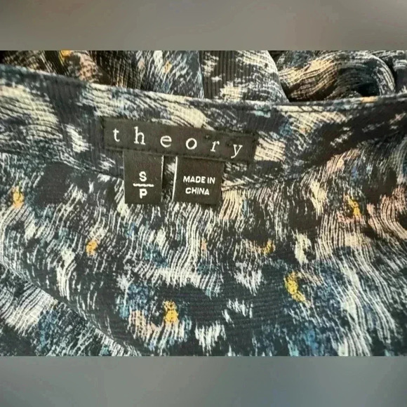Theory | 100% Silk Ruisa Caligula Blouse (S) - Picture 10 of 10